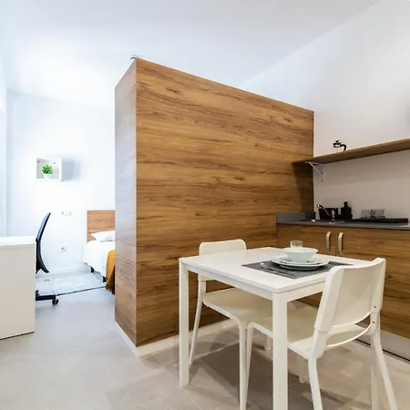 Estudio En Malvarrosa A Metros De La Playa, Con Terraza Y Zonas Comun