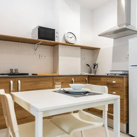 Estudio En Malvarrosa A Metros De La Playa, Con Terraza Y Zonas Comun * Valencia