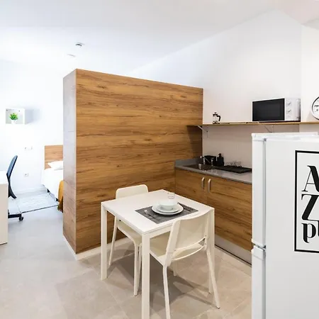Estudio En Malvarrosa A Metros De La Playa, Con Terraza Y Zonas Comun * Valencia