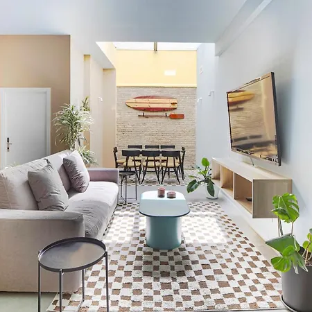 Estudio En Malvarrosa A Metros De La Playa, Con Terraza Y Zonas Comun * Valencia